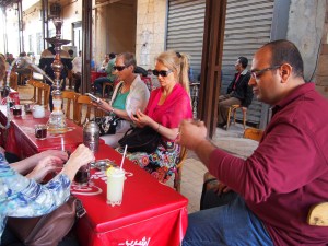 Basaarikahvilassa. @Stella Thompson